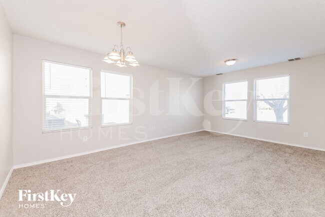 Foto del edificio - 4519 Green Meadow Dr