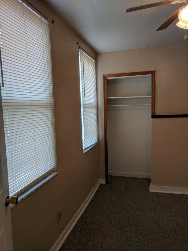 Cozy 2 Bedroom Apartment with Backyard Patio and Central Air Conditioning in South Side, Pittsbur... - Cozy 2 Bedroom Apartment with Backyard Patio and Central Air Conditioning in South Side, Pittsbur...