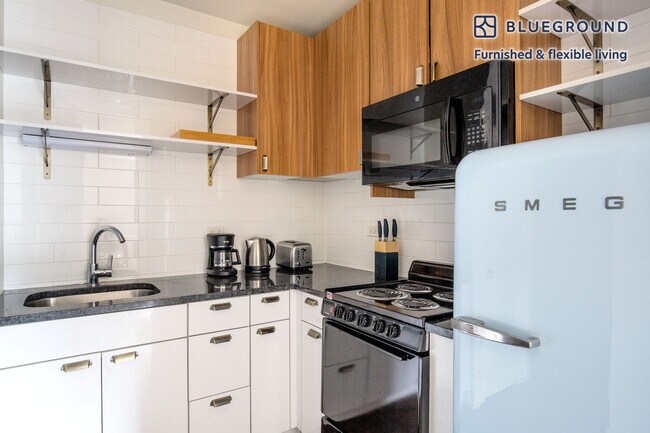 Foto del edificio - 1020 W Lawrence Ave