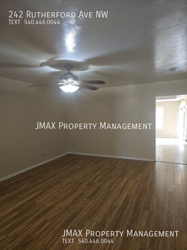 Foto del edificio - 242 Rutherford Ave NW