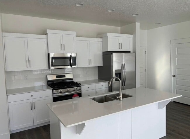 Building Photo - 2346 E Luciano Ln