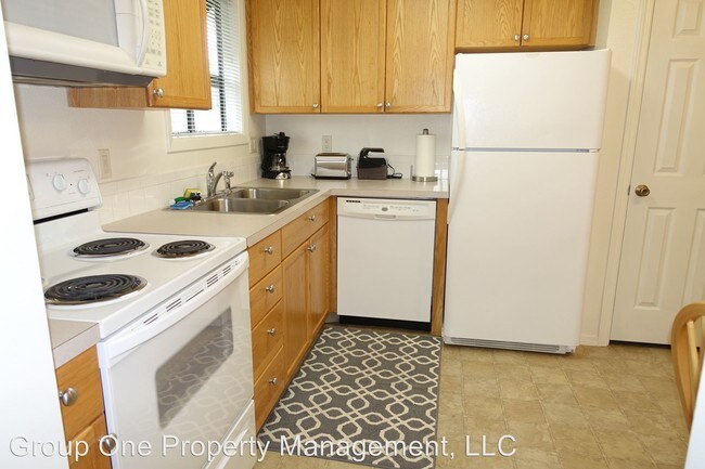 Building Photo - 2 br, 1 bath House - 6999 W. Freemont St.
