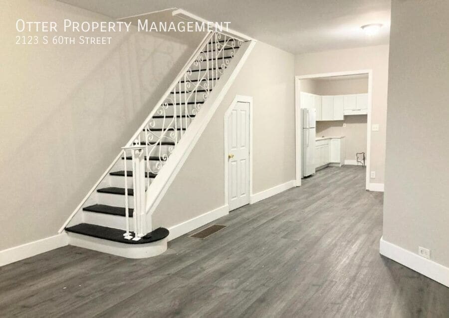 Primary Photo - 2123 S 60th St