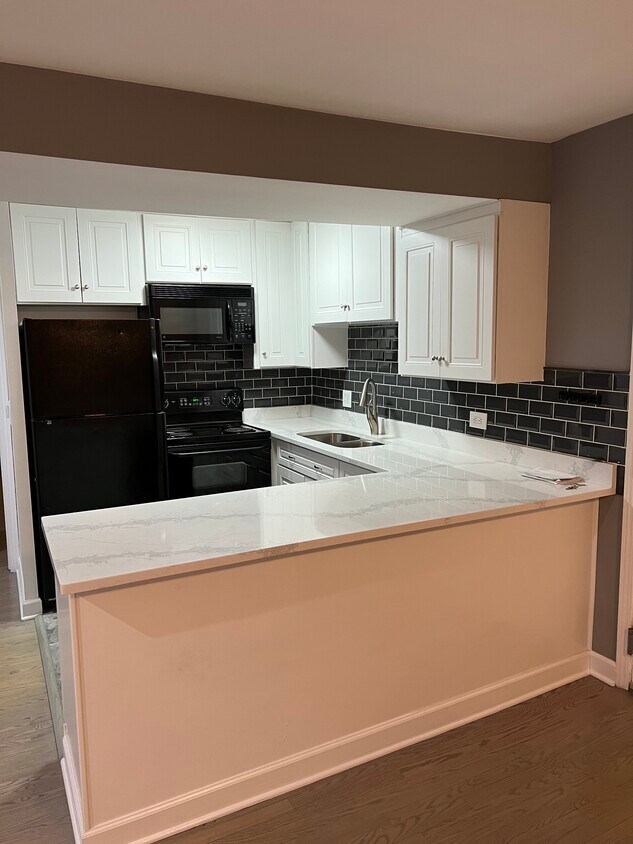 Primary Photo - 5809 Oakwood Dr