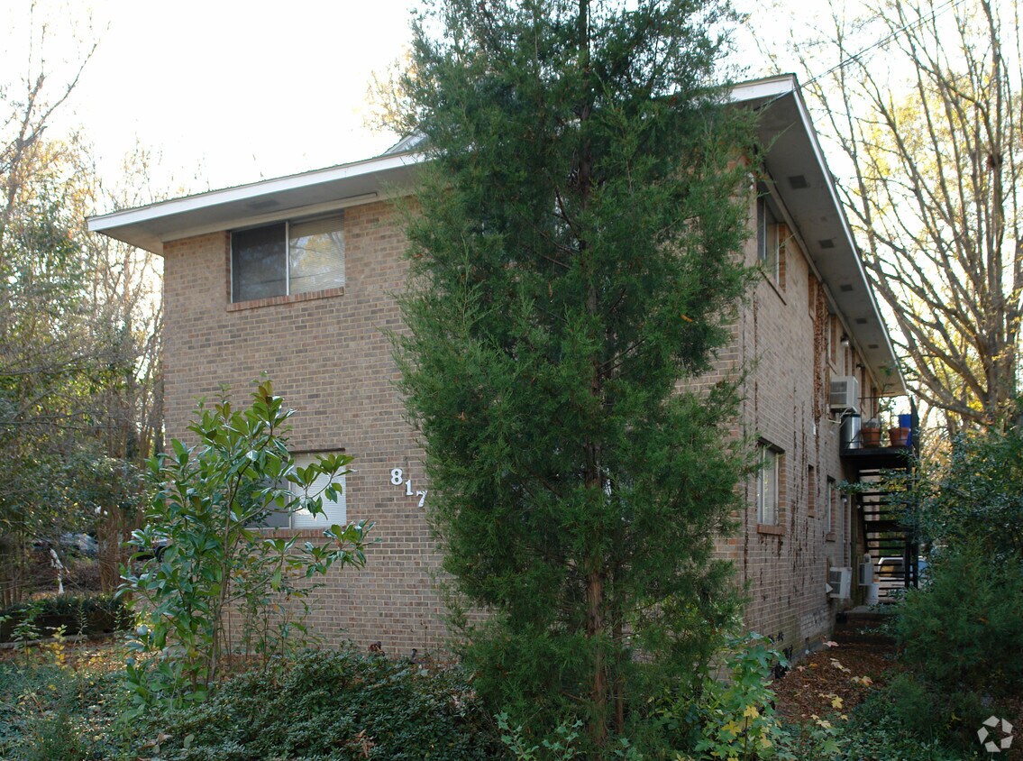 Building Photo - 817 N Buchanan Blvd