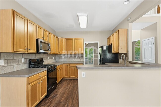 Building Photo - 2420 Queensboro Ln