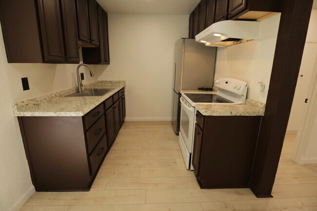 Foto del edificio - 1010 W MacArthur Blvd