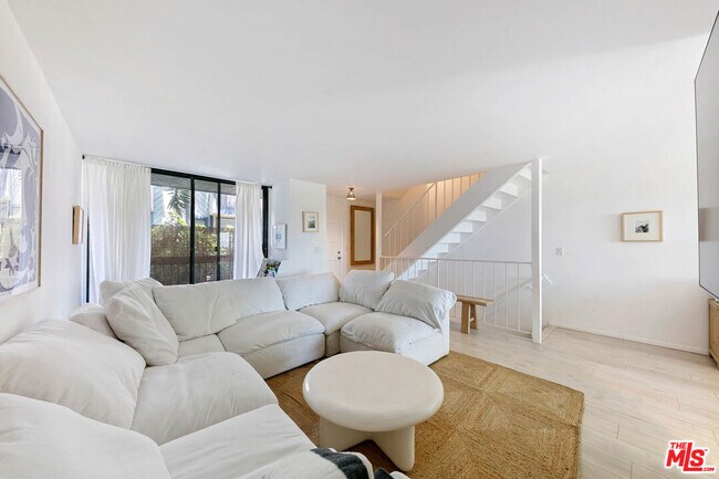 Foto del edificio - 29239 Heathercliff Rd