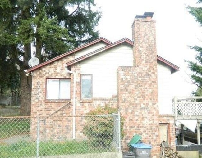 Foto del edificio - 2 bedroom with fully fenced yard in bremer...