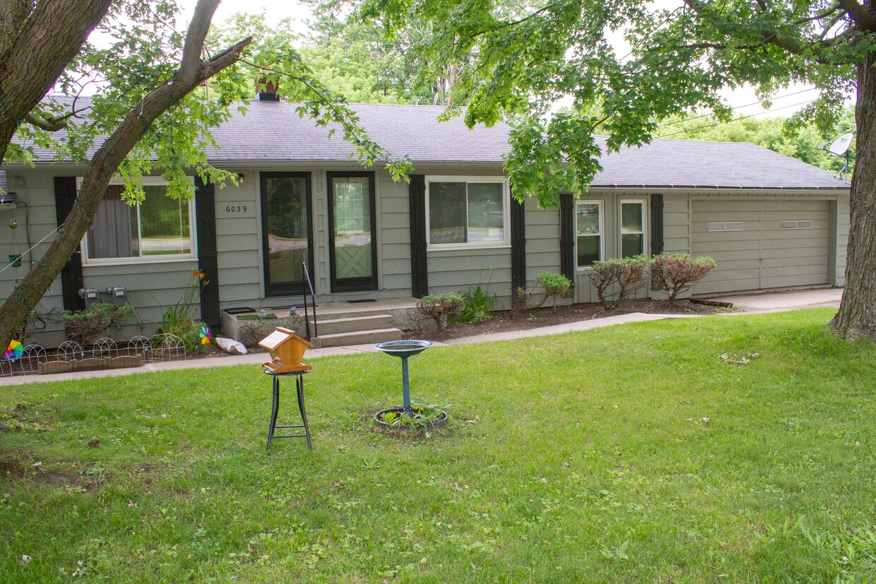 6039 N Genesee Rd Unit 1, Flint, MI 48506 Condo for Rent in Flint, MI