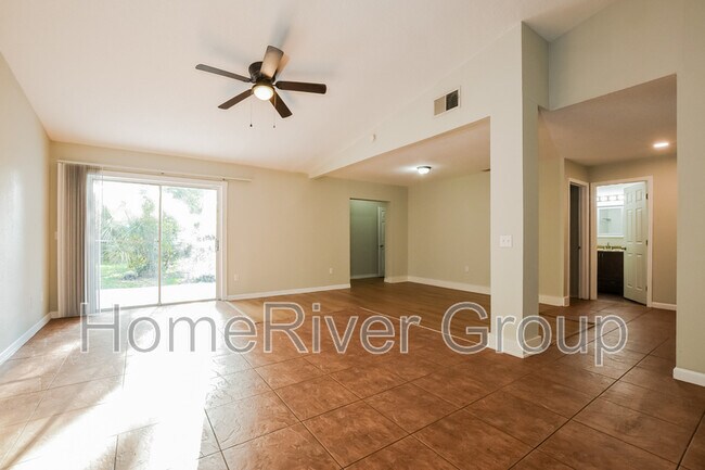 Foto del edificio - 824 Maple Forest Dr