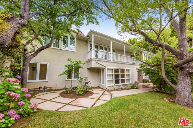 Building Photo - 1290 Sunset Plaza Dr