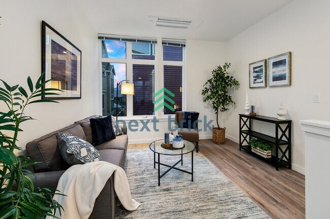 Building Photo - "Modern 3 Bed, 2.5 Bath Central District Residence with Garage"