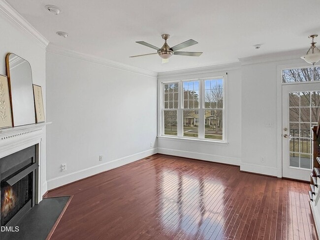 Building Photo - 184 Finsbury St