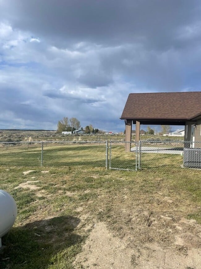 Building Photo - Very nice Spring Creek Home
