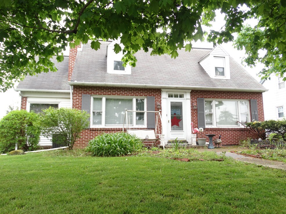 61 Newport Rd, Leola, PA 17540 House Rental in Leola, PA