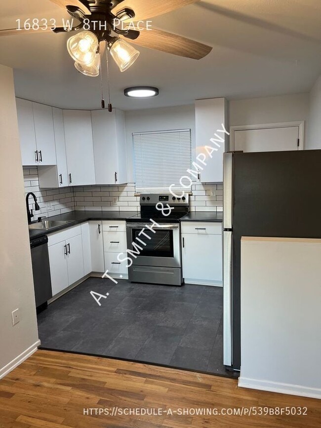 Foto del edificio - 16833 W 8th Pl