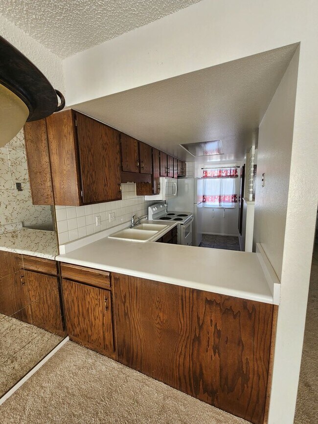 Foto del edificio - ALL PROSPECTIVE TENANTS MUST SUBMIT A $58 NON-REFUNDABLE APPLICATION FEE PER APPLICANT ONLINE AND...