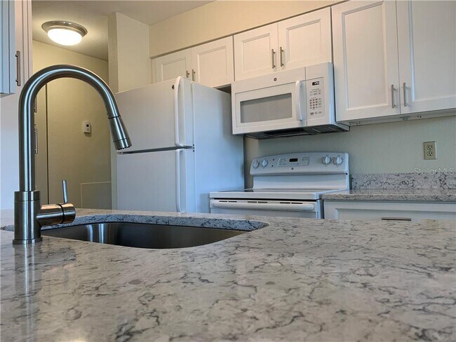 Building Photo - 1071 S Hiawassee Rd