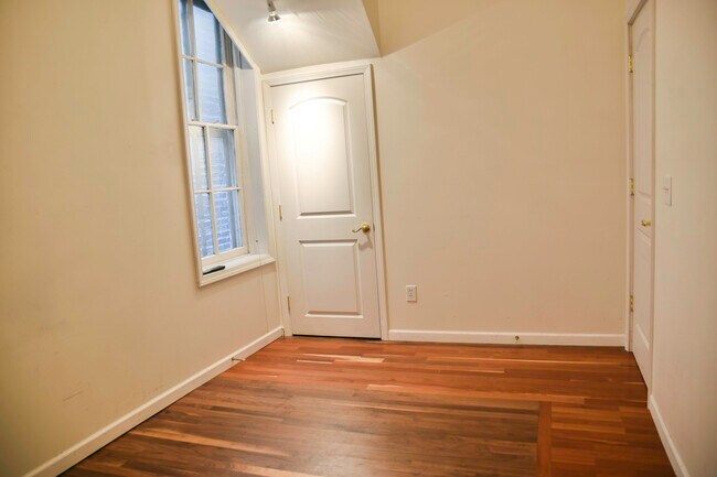 Foto del edificio - 2334 N Wayne Ave