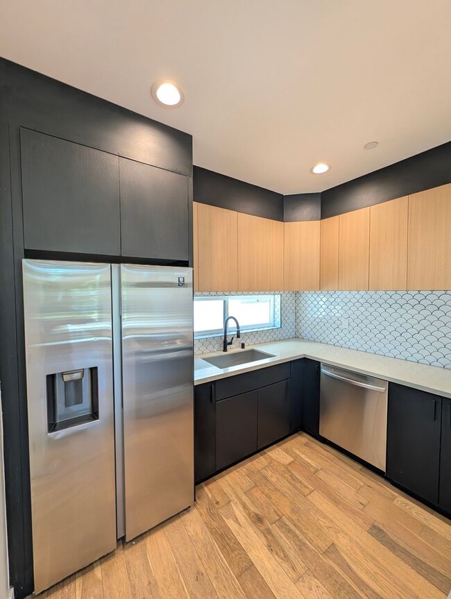 Building Photo - 4260 Laurel Canyon Blvd