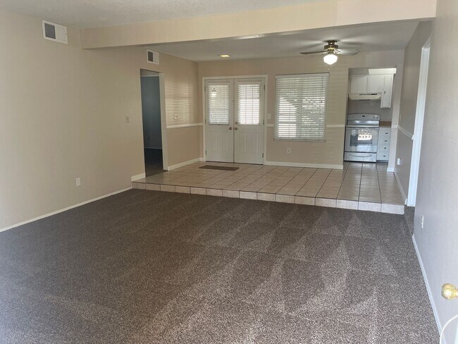 Building Photo - 3 Bedroom, 2 Bath Condo, Located in Calimesa