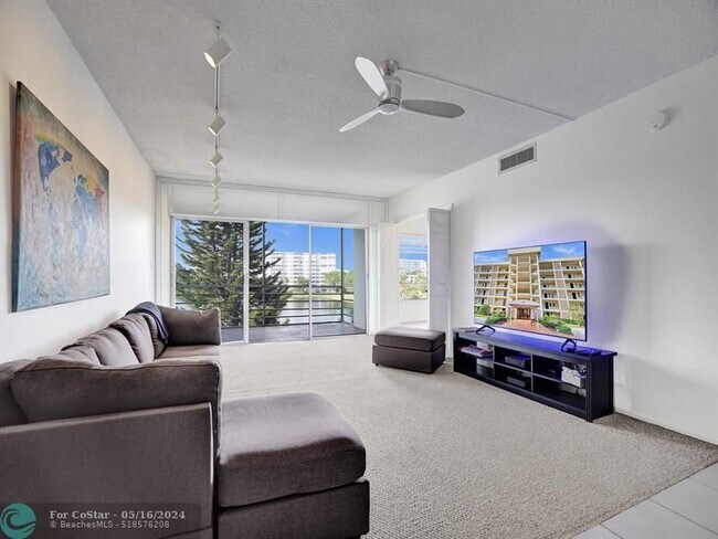 Foto del edificio - 2751 N Palm Aire Dr