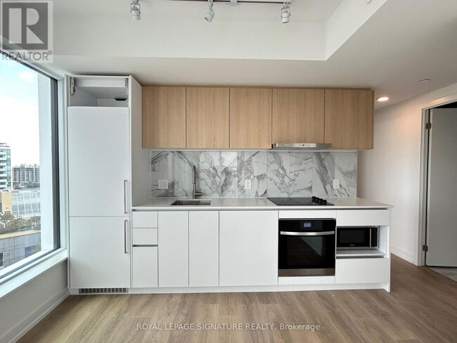 Building Photo - 1100 Sheppard Ave W