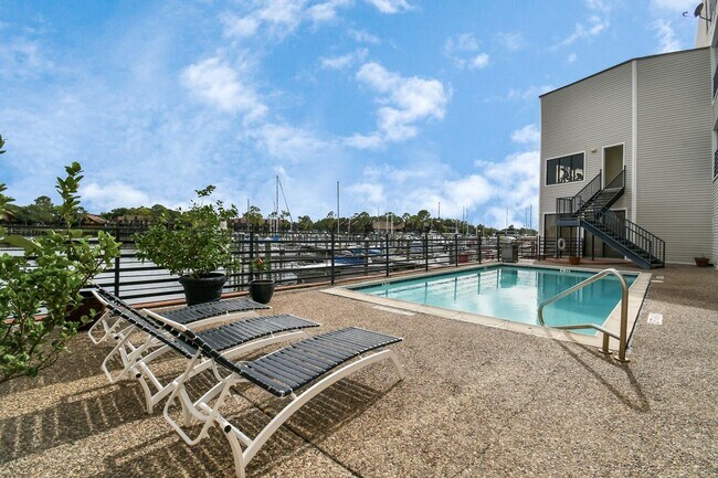 Foto del edificio - 793 Davis Rd