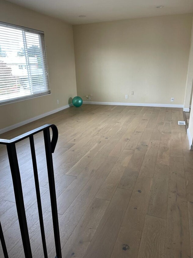 Hall - 39345 Ide Ct