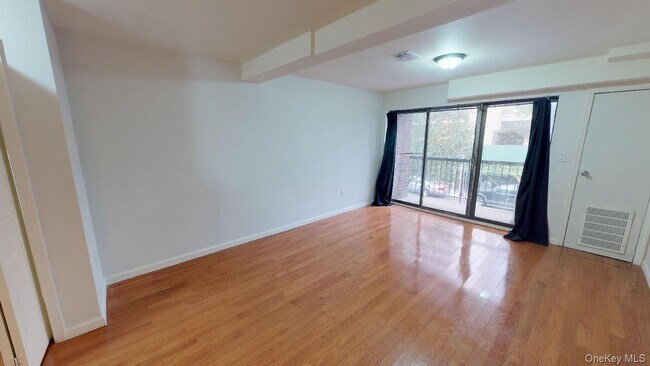 Foto del edificio - 110-19 72nd Rd