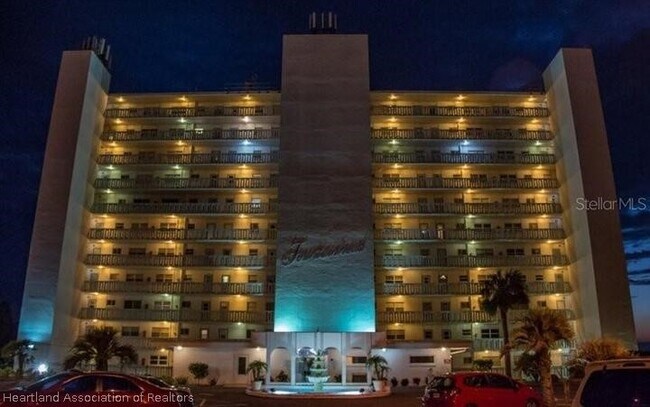 Building Photo - 2131 Lakeview Dr