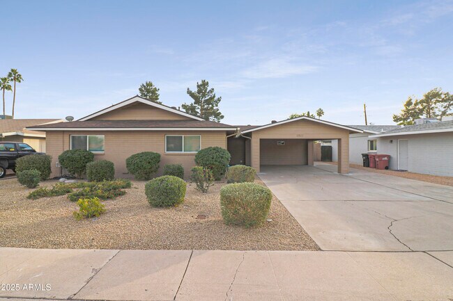 Foto del edificio - 8501 E Jackrabbit Rd