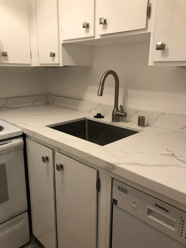 Foto del edificio - 2322 N 134th St