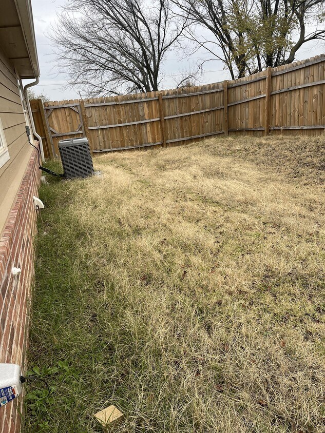 Foto principal - 715 W 1st St