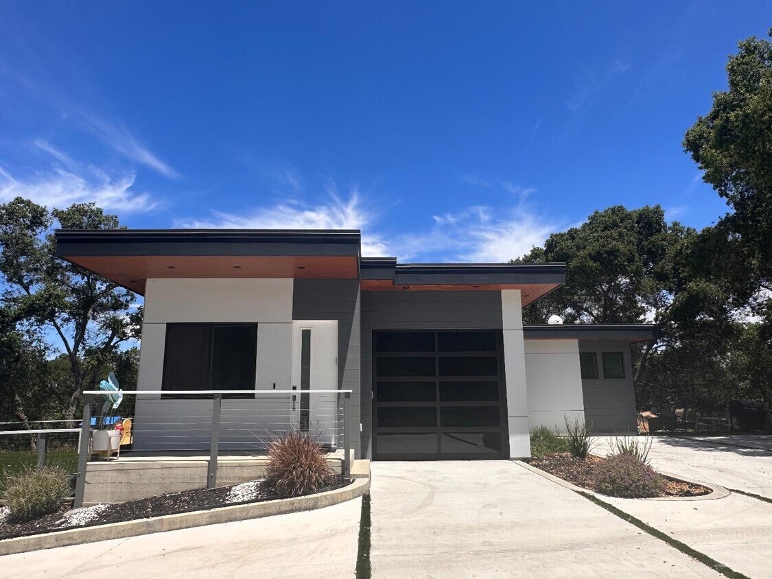 2432 Rockwood Ranch Rd Hill, CA 95037 Alquileres en