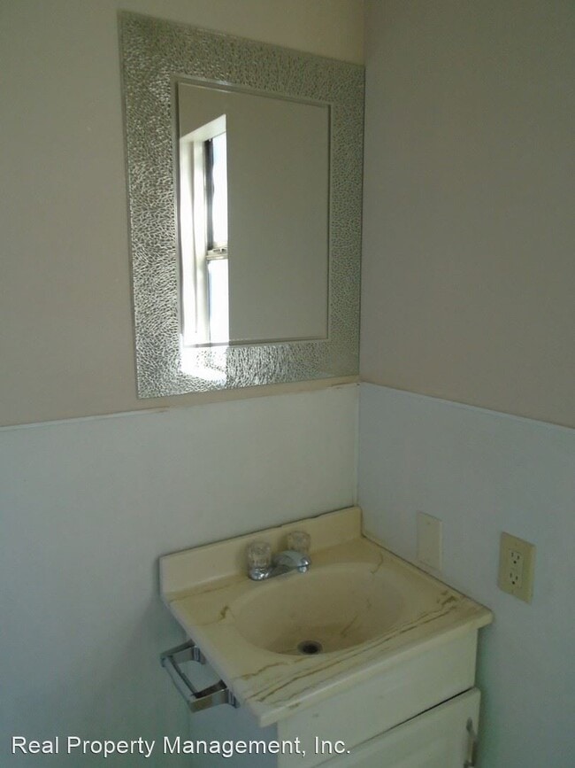 Building Photo - 1369 Spruce St