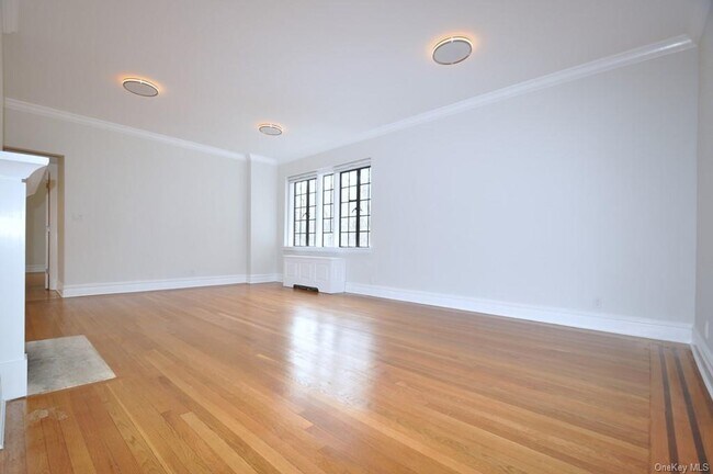 Building Photo - 155 Garth Rd