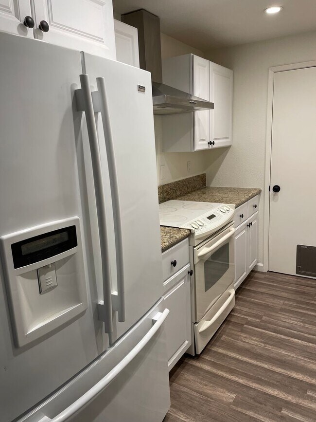 Building Photo - $2,250 - 2 Bed / 2 Bath Condo in La Mesa