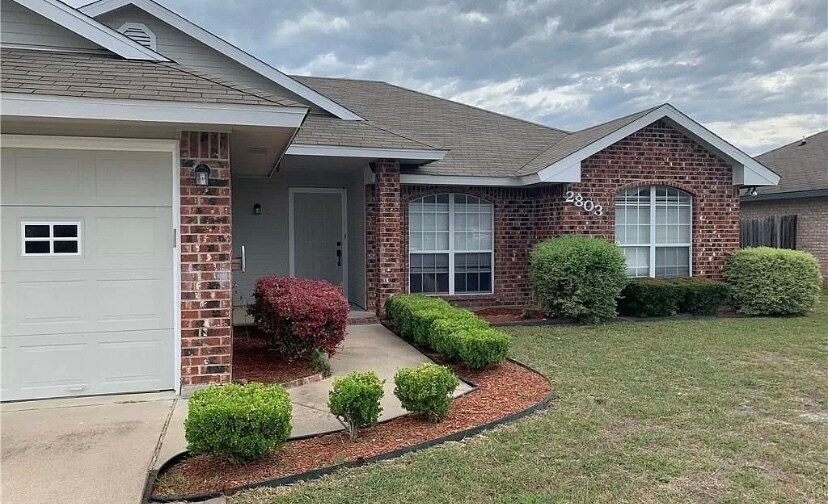 Primary Photo - 2803 Eastwood Dr