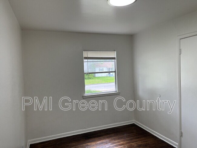 Foto del edificio - 1547 E 51st St N
