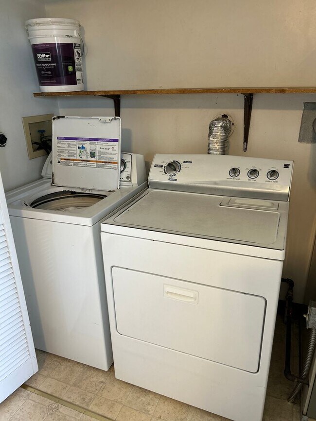 Foto del edificio - 3 Bedroom Apartment in Cheney