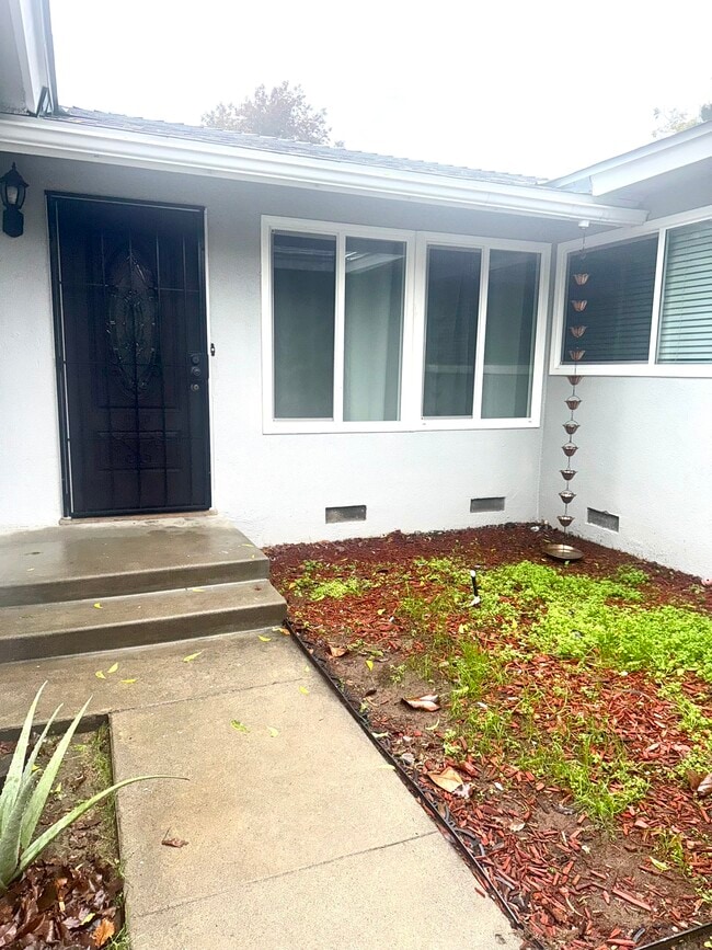 Foto del edificio - 4548 N Meridian Ave