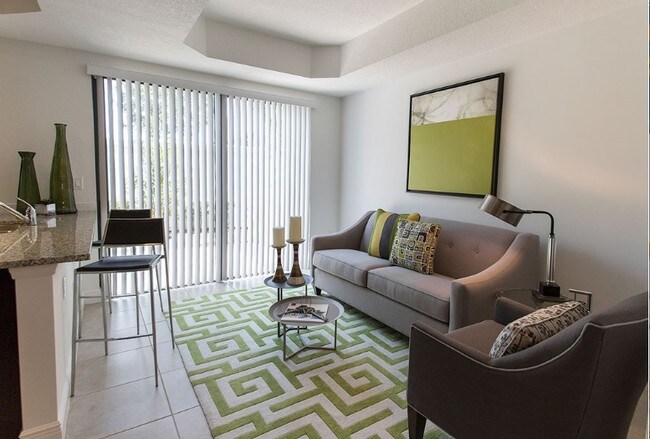 living area - 5900 Toscana Dr