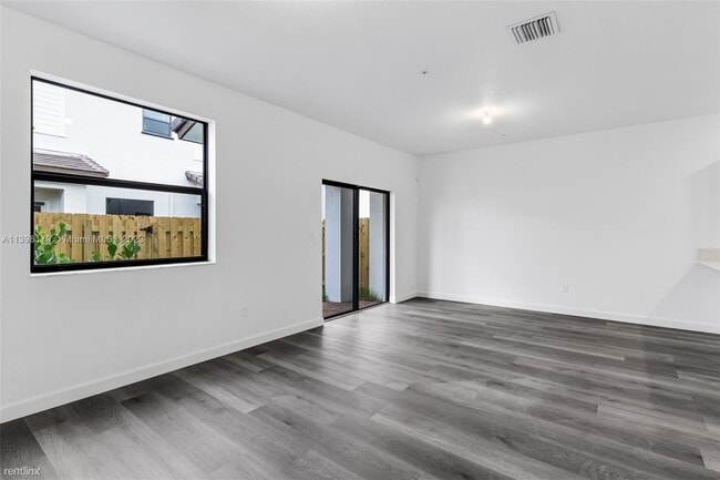 Building Photo - 3 br, 2.5 bath House - 260 SW 159th Ter