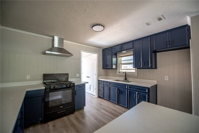 Building Photo - 107 N Banks St