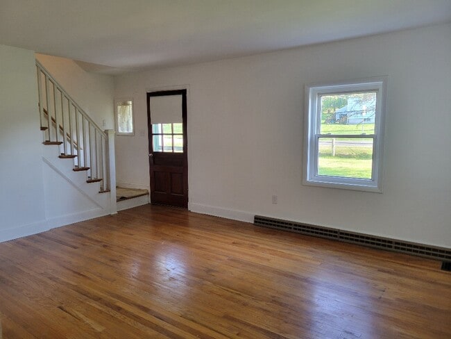 Foto del edificio - 848 Stone Hill Rd