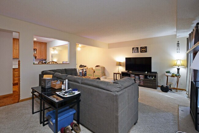 Foto del edificio - Spacious 2-Bedroom 3-Bathroom Townhome in ...