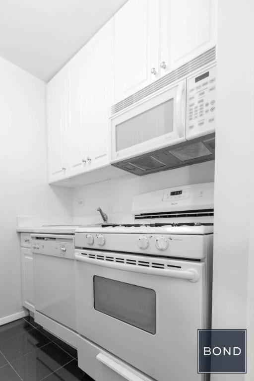 Foto del edificio - 365 W 52nd St