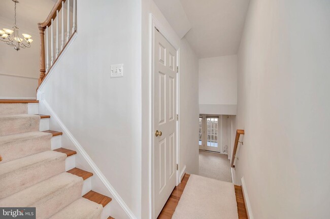 Building Photo - 8443 Chaucer House Ct
